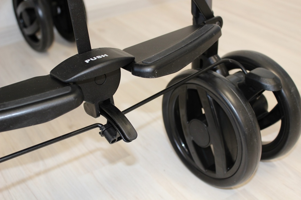 коляска Pliko